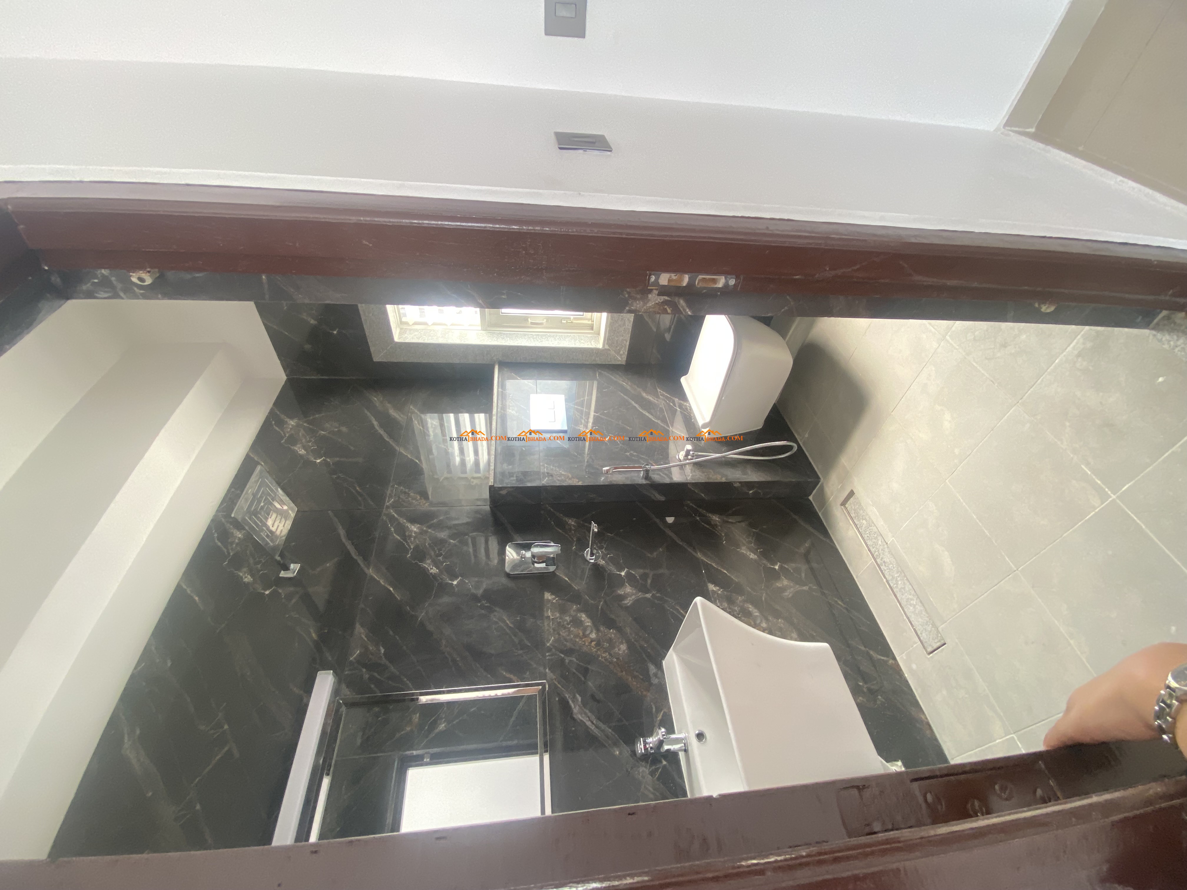 Office space available for rent in Gwarko ( with roof)