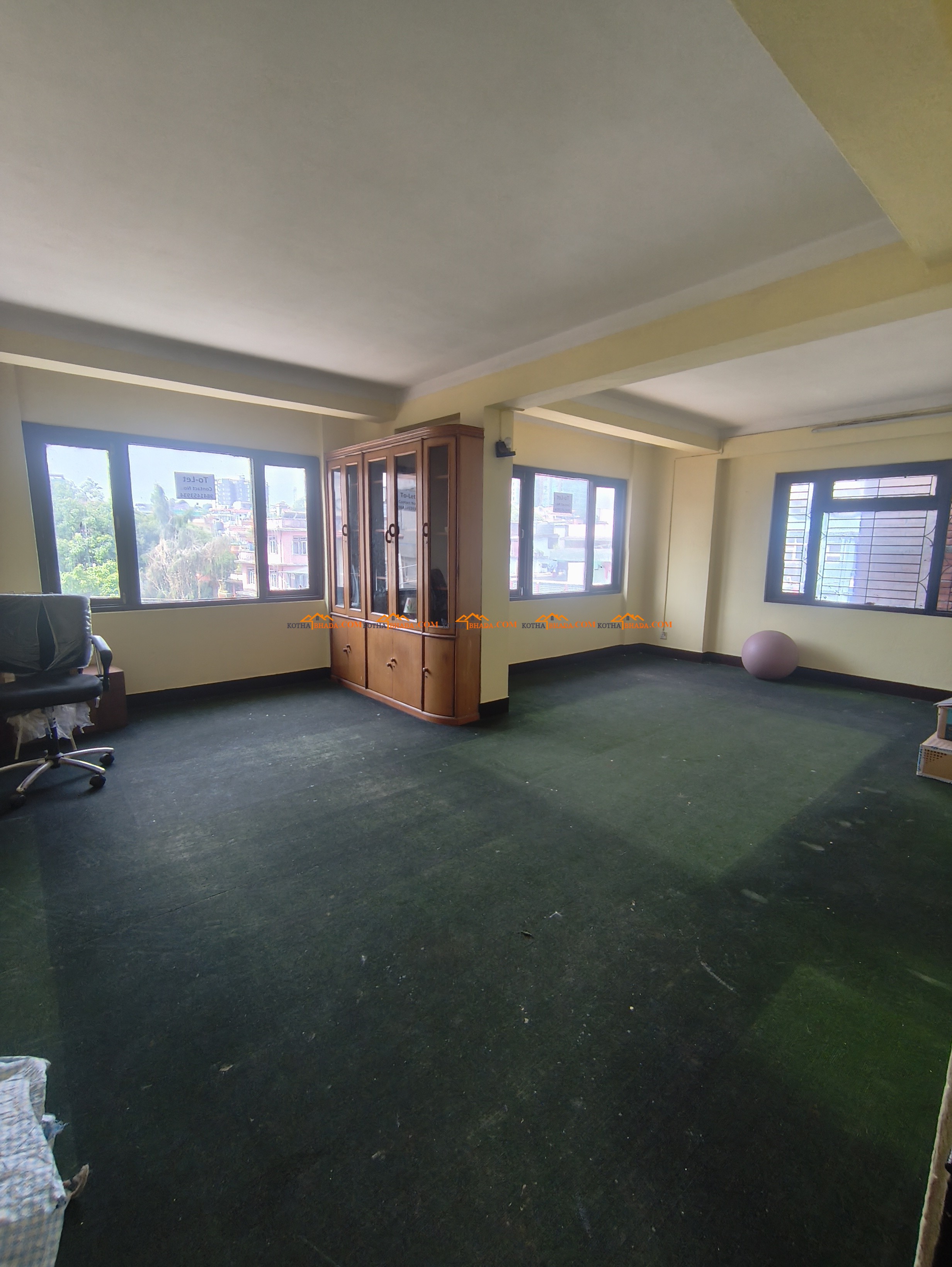 Spacious Flat available  for Rent Suitable for Office or Family Use